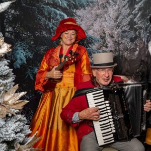Annette en Frits in Dickens kostuum