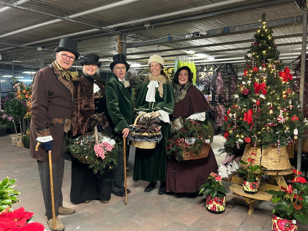 Acteurs in Dickens kostuum